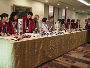 受付テーブル